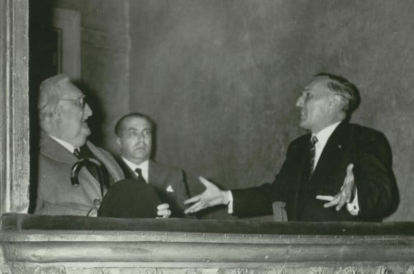 Μανώλης Καλομοίρης - Θάνος Τράγκας στα θεωρία του Δημοτικού Θεάτρου Πειραιά στο έργο
